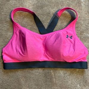 Under armour sports bra, never worn, built in cup, 36c